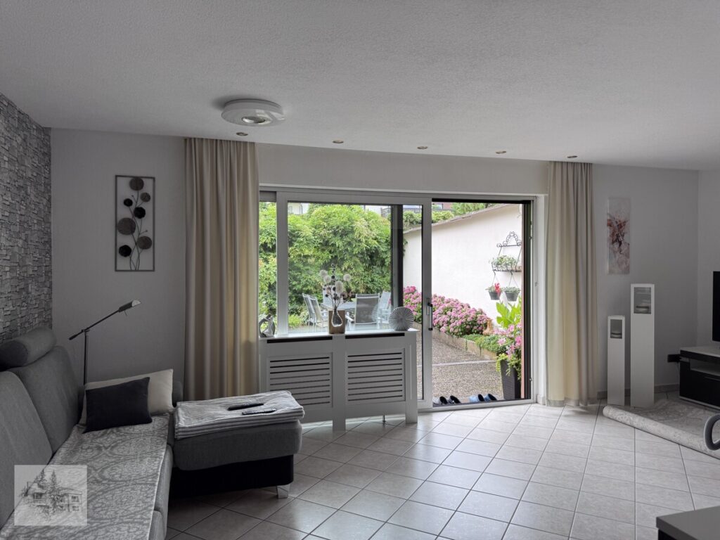 EG, Wohnzimmer, Zugang Terrasse + Garten