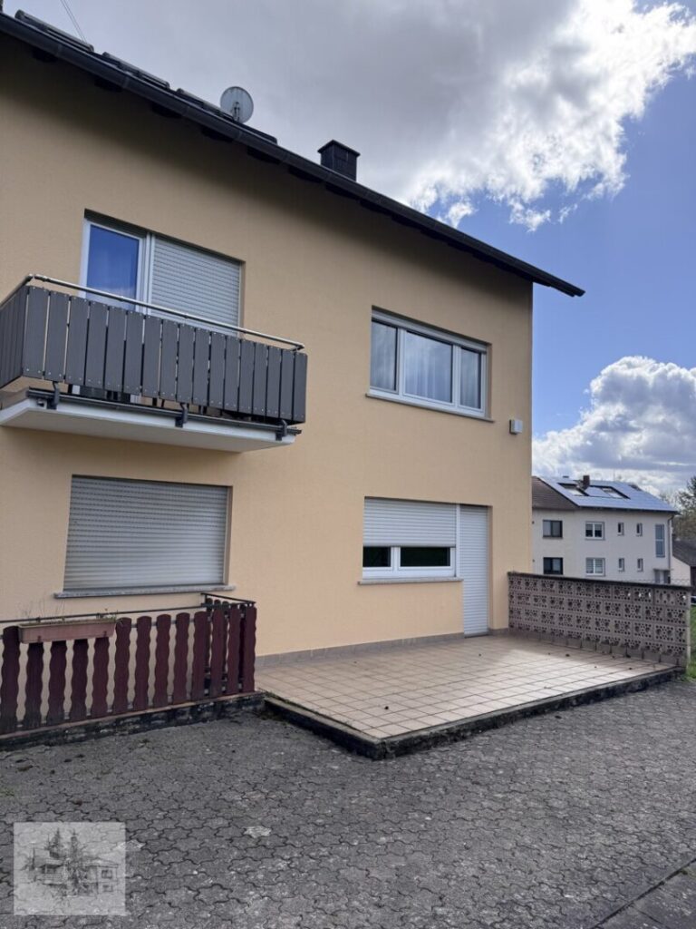 Rückansicht mit Terrasse