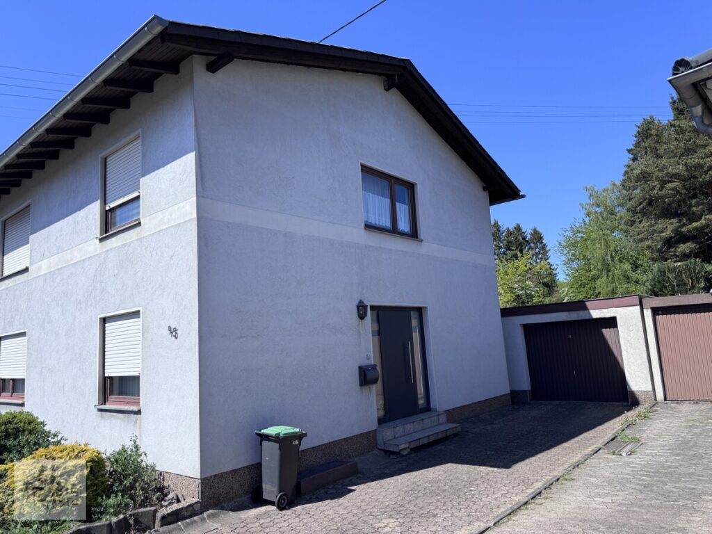 Ostseite mit Haustür